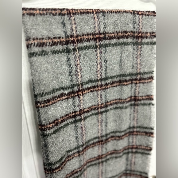 Grey Plaid Blanket Scarf - Picture 3 of 3